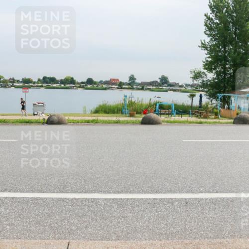 15.06.2025 - 27. Vierlanden-Triathlon H.Heesch http://msf.ph/oto/8052707 15.06.2025 11:00:55 Radfahren  meine-sportfotos.de