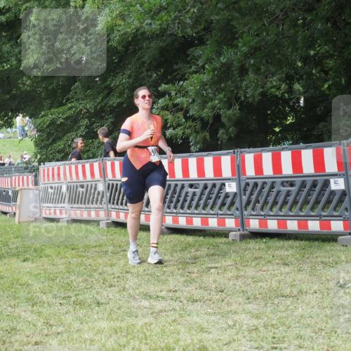 21.06.2025 - 27. Vierlanden-Triathlon KatJ http://msf.ph/oto/8052708 15.06.2025 12:07:01 Ziel 63, 558 meine-sportfotos.de