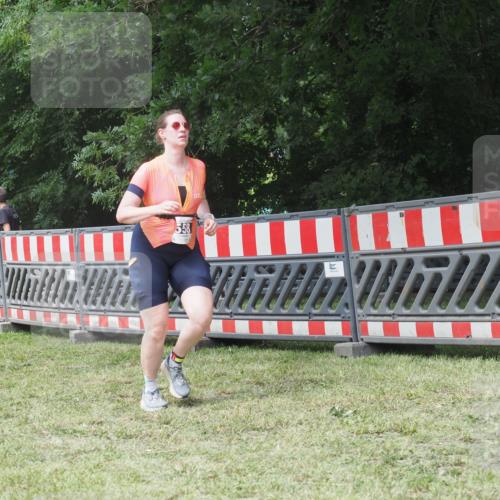 21.06.2025 - 27. Vierlanden-Triathlon KatJ http://msf.ph/oto/8052712 15.06.2025 12:07:01 Ziel 63, 558 meine-sportfotos.de