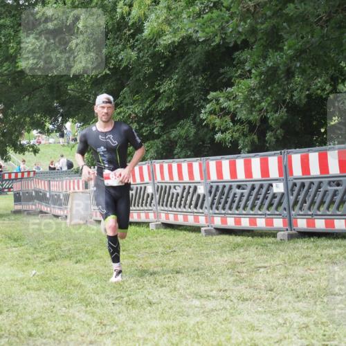 21.06.2025 - 27. Vierlanden-Triathlon KatJ http://msf.ph/oto/8052735 15.06.2025 12:07:11 Ziel 63 meine-sportfotos.de
