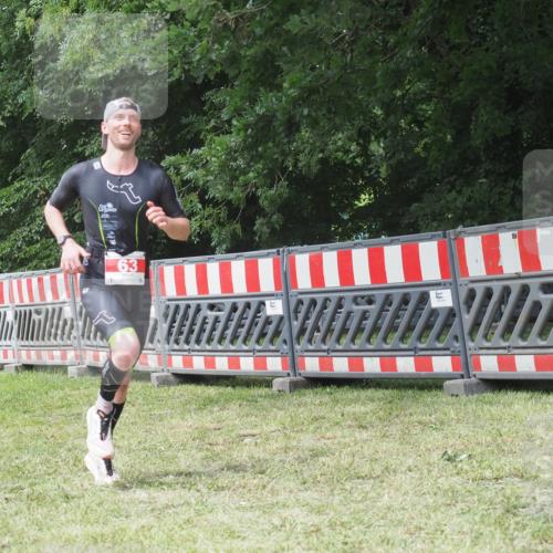 21.06.2025 - 27. Vierlanden-Triathlon KatJ http://msf.ph/oto/8052741 15.06.2025 12:07:12 Ziel 63 meine-sportfotos.de