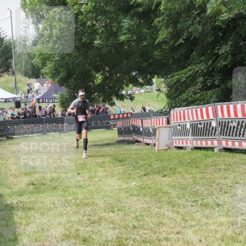 21.06.2025 - 27. Vierlanden-Triathlon KatJ http://msf.ph/oto/8052772 15.06.2025 12:08:07 Ziel 87 meine-sportfotos.de