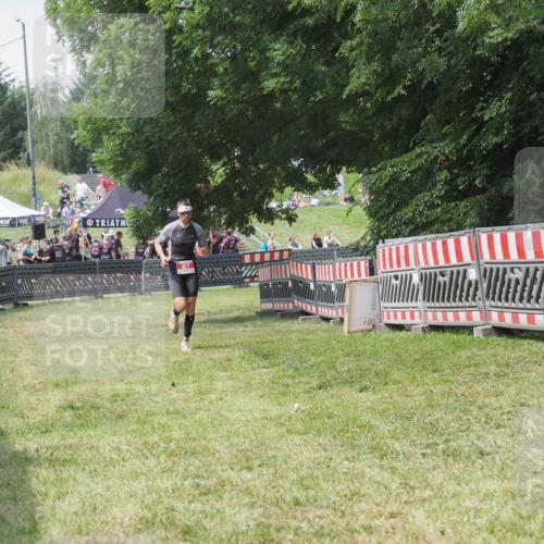 21.06.2025 - 27. Vierlanden-Triathlon KatJ http://msf.ph/oto/8052774 15.06.2025 12:08:07 Ziel 87 meine-sportfotos.de