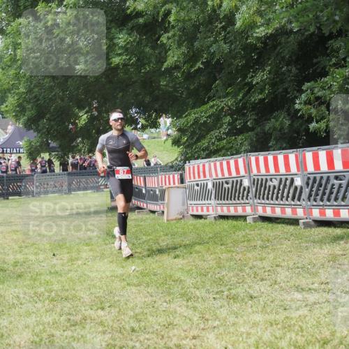 21.06.2025 - 27. Vierlanden-Triathlon KatJ http://msf.ph/oto/8052776 15.06.2025 12:08:09 Ziel 87 meine-sportfotos.de