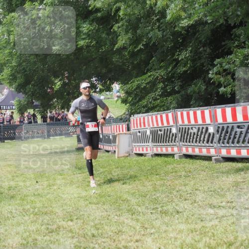 21.06.2025 - 27. Vierlanden-Triathlon KatJ http://msf.ph/oto/8052778 15.06.2025 12:08:09 Ziel 87 meine-sportfotos.de