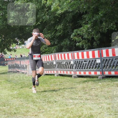 21.06.2025 - 27. Vierlanden-Triathlon KatJ http://msf.ph/oto/8052780 15.06.2025 12:08:10 Ziel 87 meine-sportfotos.de