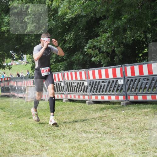 21.06.2025 - 27. Vierlanden-Triathlon KatJ http://msf.ph/oto/8052783 15.06.2025 12:08:10 Ziel 87 meine-sportfotos.de