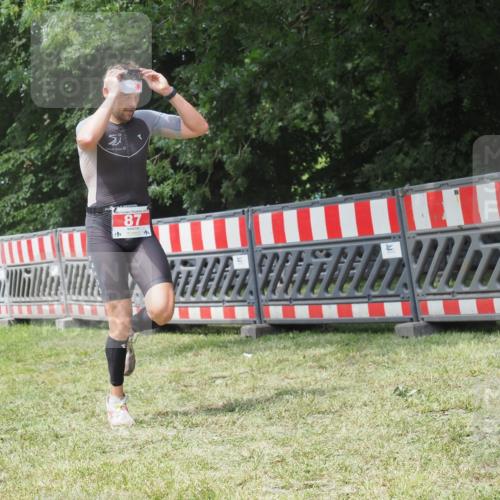 21.06.2025 - 27. Vierlanden-Triathlon KatJ http://msf.ph/oto/8052787 15.06.2025 12:08:11 Ziel 87 meine-sportfotos.de