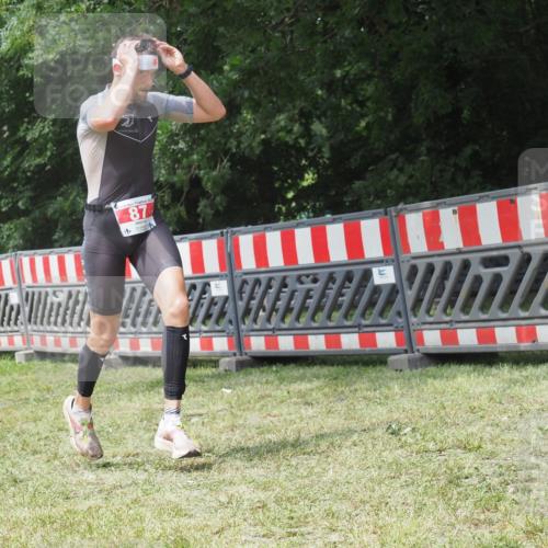 21.06.2025 - 27. Vierlanden-Triathlon KatJ http://msf.ph/oto/8052789 15.06.2025 12:08:11 Ziel 87 meine-sportfotos.de
