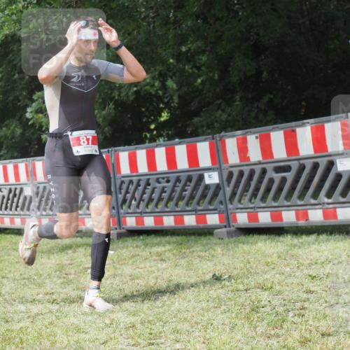 21.06.2025 - 27. Vierlanden-Triathlon KatJ http://msf.ph/oto/8052790 15.06.2025 12:08:11 Ziel 87 meine-sportfotos.de