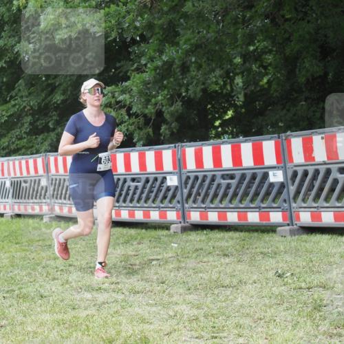 21.06.2025 - 27. Vierlanden-Triathlon KatJ http://msf.ph/oto/8052805 15.06.2025 12:09:34 Ziel 603 meine-sportfotos.de