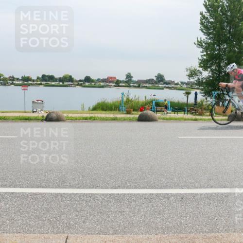 15.06.2025 - 27. Vierlanden-Triathlon H.Heesch http://msf.ph/oto/8052810 15.06.2025 11:01:08 Radfahren 2, 163, 194, 216, 241, 479, 695 meine-sportfotos.de