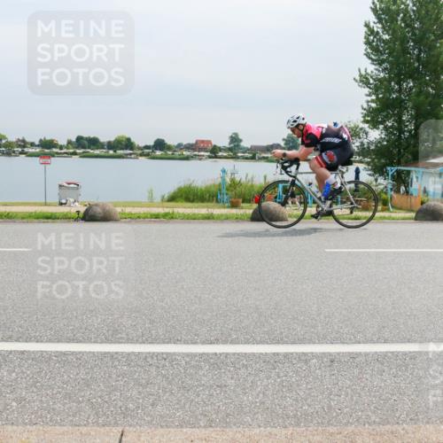 15.06.2025 - 27. Vierlanden-Triathlon H.Heesch http://msf.ph/oto/8052811 15.06.2025 11:01:08 Radfahren 2, 163, 194, 216, 241, 479, 695 meine-sportfotos.de