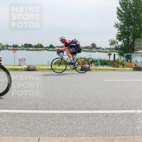15.06.2025 - 27. Vierlanden-Triathlon H.Heesch http://msf.ph/oto/8052813 15.06.2025 11:01:09 Radfahren 2, 123, 163, 194, 216, 241, 479, 695 meine-sportfotos.de