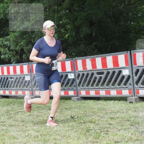21.06.2025 - 27. Vierlanden-Triathlon KatJ http://msf.ph/oto/8052820 15.06.2025 12:09:35 Ziel 603 meine-sportfotos.de