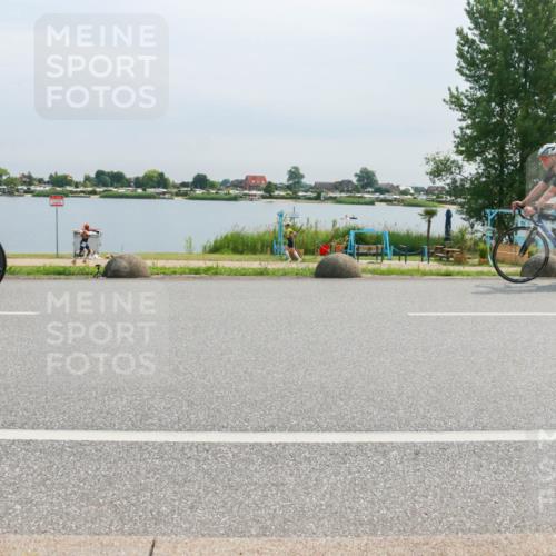 15.06.2025 - 27. Vierlanden-Triathlon H.Heesch http://msf.ph/oto/8052821 15.06.2025 11:01:09 Radfahren 2, 123, 163, 194, 216, 241, 479, 695 meine-sportfotos.de