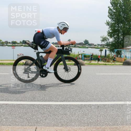 15.06.2025 - 27. Vierlanden-Triathlon H.Heesch http://msf.ph/oto/8052825 15.06.2025 11:01:14 Radfahren 2, 123, 194, 200, 216, 241, 479, 618 meine-sportfotos.de