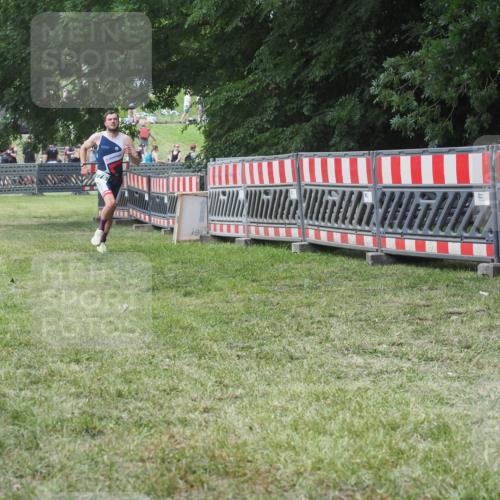 21.06.2025 - 27. Vierlanden-Triathlon KatJ http://msf.ph/oto/8052826 15.06.2025 12:10:10 Ziel 775 meine-sportfotos.de