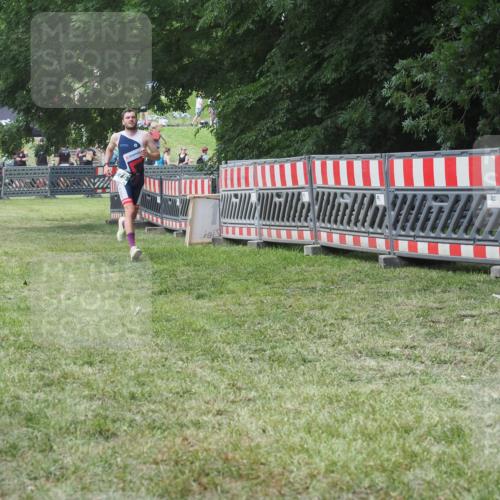 21.06.2025 - 27. Vierlanden-Triathlon KatJ http://msf.ph/oto/8052828 15.06.2025 12:10:10 Ziel 775 meine-sportfotos.de