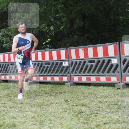 21.06.2025 - 27. Vierlanden-Triathlon KatJ http://msf.ph/oto/8052839 15.06.2025 12:10:13 Ziel 775 meine-sportfotos.de