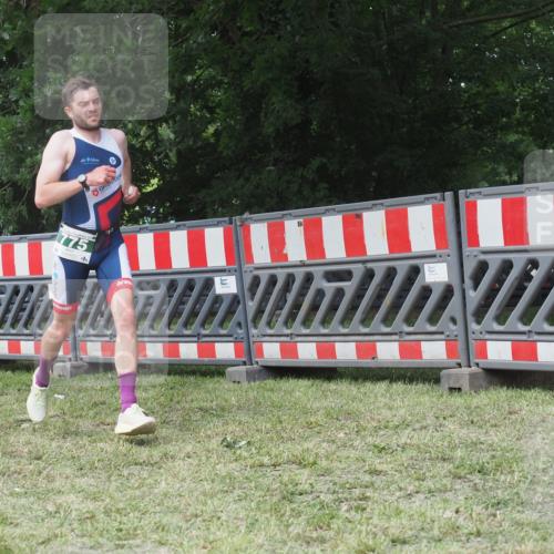 21.06.2025 - 27. Vierlanden-Triathlon KatJ http://msf.ph/oto/8052841 15.06.2025 12:10:13 Ziel 775 meine-sportfotos.de