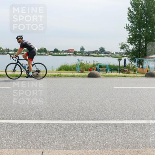 15.06.2025 - 27. Vierlanden-Triathlon H.Heesch http://msf.ph/oto/8052861 15.06.2025 11:01:25 Radfahren 501, 542, 644 meine-sportfotos.de