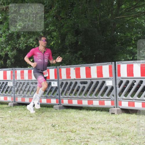 21.06.2025 - 27. Vierlanden-Triathlon KatJ http://msf.ph/oto/8052862 15.06.2025 12:11:52 Ziel 158 meine-sportfotos.de