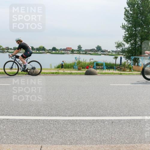 15.06.2025 - 27. Vierlanden-Triathlon H.Heesch http://msf.ph/oto/8052865 15.06.2025 11:01:28 Radfahren 100, 201, 542, 644, 757 meine-sportfotos.de