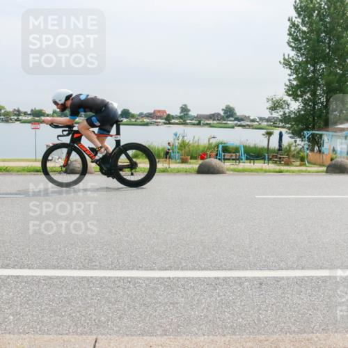 15.06.2025 - 27. Vierlanden-Triathlon H.Heesch http://msf.ph/oto/8052869 15.06.2025 11:01:28 Radfahren 100, 201, 542, 644, 757 meine-sportfotos.de