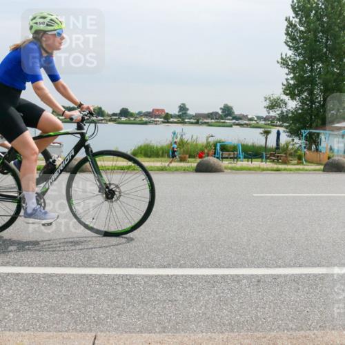 15.06.2025 - 27. Vierlanden-Triathlon H.Heesch http://msf.ph/oto/8052871 15.06.2025 11:01:28 Radfahren 100, 201, 542, 644, 757 meine-sportfotos.de