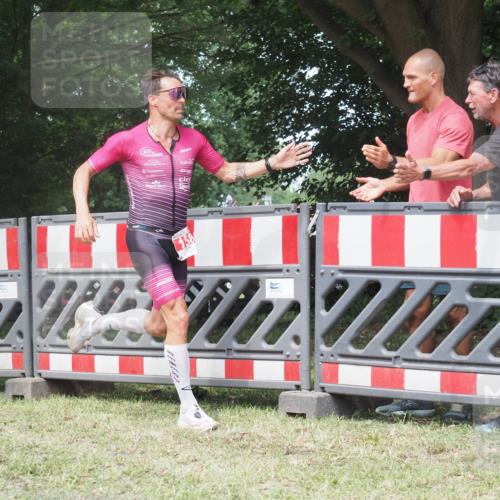 21.06.2025 - 27. Vierlanden-Triathlon KatJ http://msf.ph/oto/8052877 15.06.2025 12:11:52 Ziel 158 meine-sportfotos.de