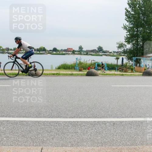 15.06.2025 - 27. Vierlanden-Triathlon H.Heesch http://msf.ph/oto/8052880 15.06.2025 11:01:44 Radfahren 90, 537, 584 meine-sportfotos.de