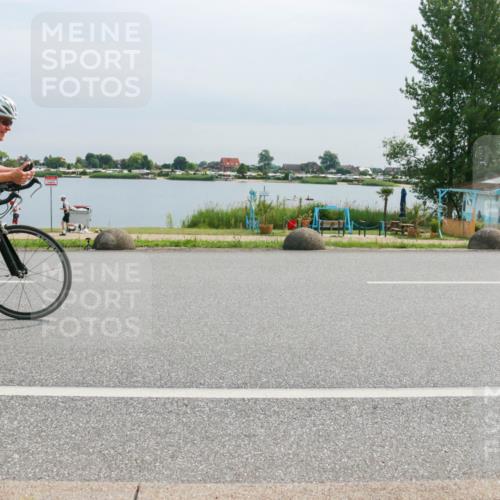 15.06.2025 - 27. Vierlanden-Triathlon H.Heesch http://msf.ph/oto/8052884 15.06.2025 11:01:48 Radfahren 90, 239, 584, 614 meine-sportfotos.de
