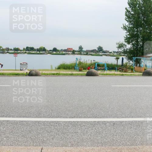 15.06.2025 - 27. Vierlanden-Triathlon H.Heesch http://msf.ph/oto/8052888 15.06.2025 11:01:49 Radfahren 90, 239, 584, 614 meine-sportfotos.de