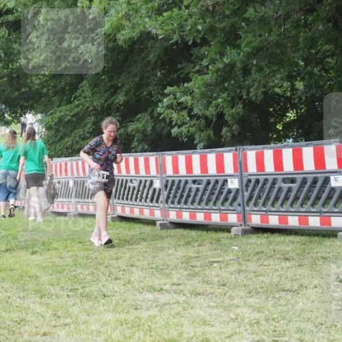 21.06.2025 - 27. Vierlanden-Triathlon KatJ http://msf.ph/oto/8052891 15.06.2025 12:12:34 Ziel 531 meine-sportfotos.de