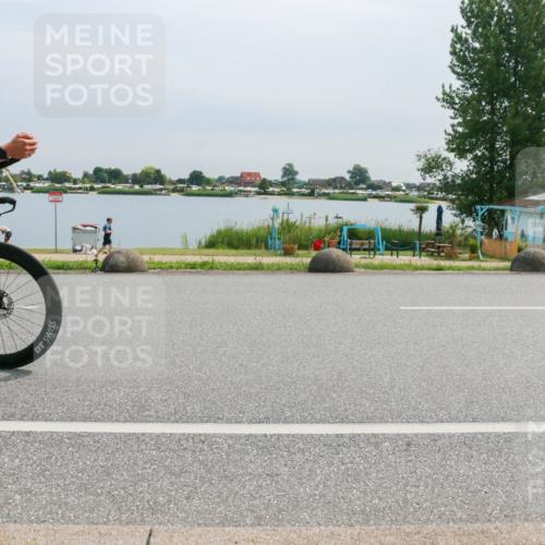 15.06.2025 - 27. Vierlanden-Triathlon H.Heesch http://msf.ph/oto/8052892 15.06.2025 11:01:51 Radfahren 32, 90, 239, 584, 614 meine-sportfotos.de