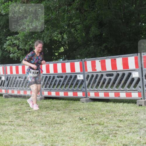 21.06.2025 - 27. Vierlanden-Triathlon KatJ http://msf.ph/oto/8052899 15.06.2025 12:12:36 Ziel 531 meine-sportfotos.de