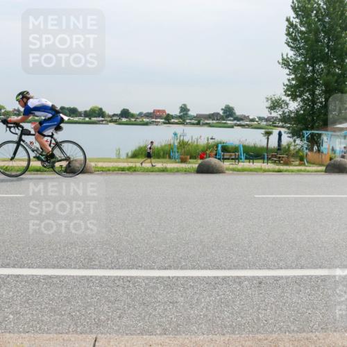 15.06.2025 - 27. Vierlanden-Triathlon H.Heesch http://msf.ph/oto/8052904 15.06.2025 11:01:58 Radfahren 32, 221, 238, 567 meine-sportfotos.de