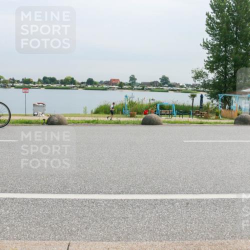15.06.2025 - 27. Vierlanden-Triathlon H.Heesch http://msf.ph/oto/8052906 15.06.2025 11:01:58 Radfahren 32, 221, 238, 567 meine-sportfotos.de