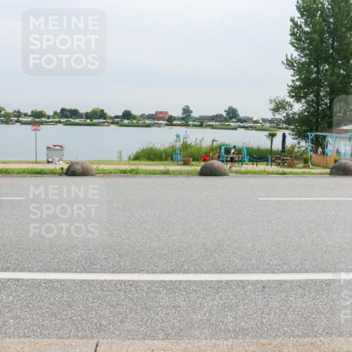 15.06.2025 - 27. Vierlanden-Triathlon H.Heesch http://msf.ph/oto/8052907 15.06.2025 11:02:00 Radfahren 221, 238, 567 meine-sportfotos.de