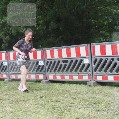21.06.2025 - 27. Vierlanden-Triathlon KatJ http://msf.ph/oto/8052908 15.06.2025 12:12:36 Ziel 531 meine-sportfotos.de