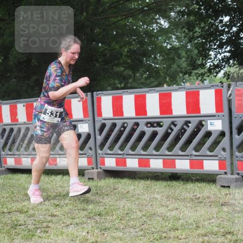 21.06.2025 - 27. Vierlanden-Triathlon KatJ http://msf.ph/oto/8052918 15.06.2025 12:12:37 Ziel 531 meine-sportfotos.de