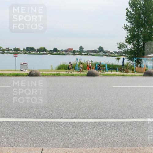 15.06.2025 - 27. Vierlanden-Triathlon H.Heesch http://msf.ph/oto/8052921 15.06.2025 11:02:14 Radfahren 125, 620, 713, 749 meine-sportfotos.de