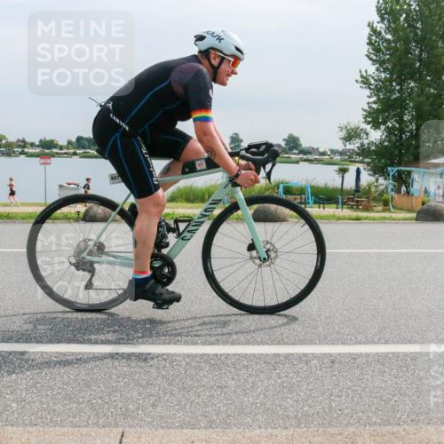 15.06.2025 - 27. Vierlanden-Triathlon H.Heesch http://msf.ph/oto/8052924 15.06.2025 11:02:19 Radfahren 104, 557, 713 meine-sportfotos.de