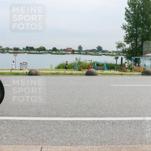 15.06.2025 - 27. Vierlanden-Triathlon H.Heesch http://msf.ph/oto/8052926 15.06.2025 11:02:21 Radfahren 104, 557 meine-sportfotos.de