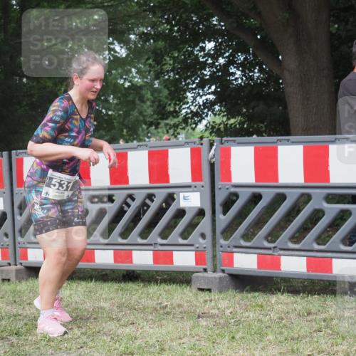 21.06.2025 - 27. Vierlanden-Triathlon KatJ http://msf.ph/oto/8052927 15.06.2025 12:12:38 Ziel 531 meine-sportfotos.de