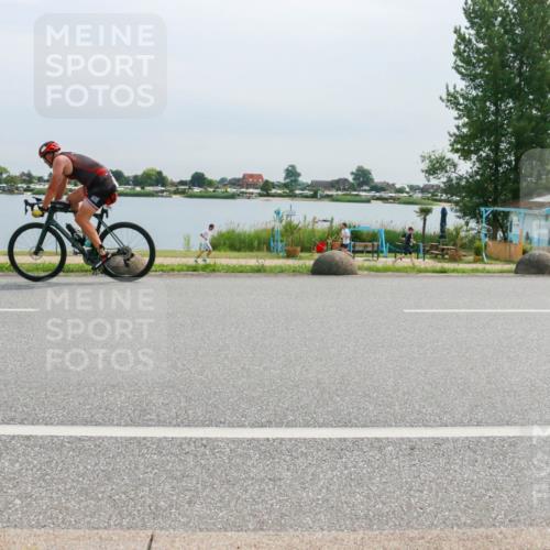 15.06.2025 - 27. Vierlanden-Triathlon H.Heesch http://msf.ph/oto/8052930 15.06.2025 11:02:23 Radfahren 104, 174, 557 meine-sportfotos.de