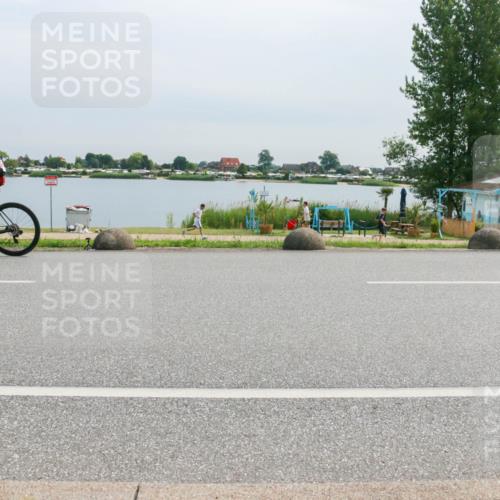15.06.2025 - 27. Vierlanden-Triathlon H.Heesch http://msf.ph/oto/8052932 15.06.2025 11:02:23 Radfahren 104, 174, 557 meine-sportfotos.de