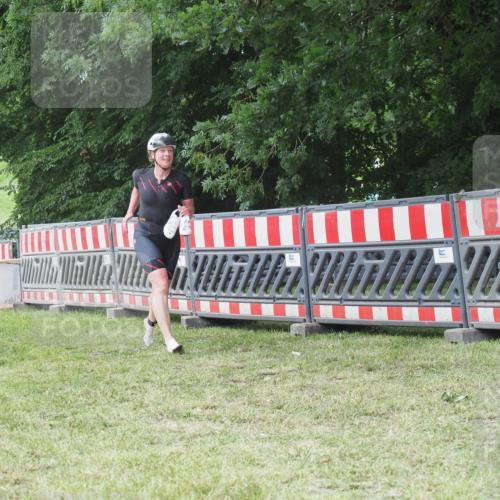 21.06.2025 - 27. Vierlanden-Triathlon KatJ http://msf.ph/oto/8052940 15.06.2025 12:13:01 Ziel 252 meine-sportfotos.de