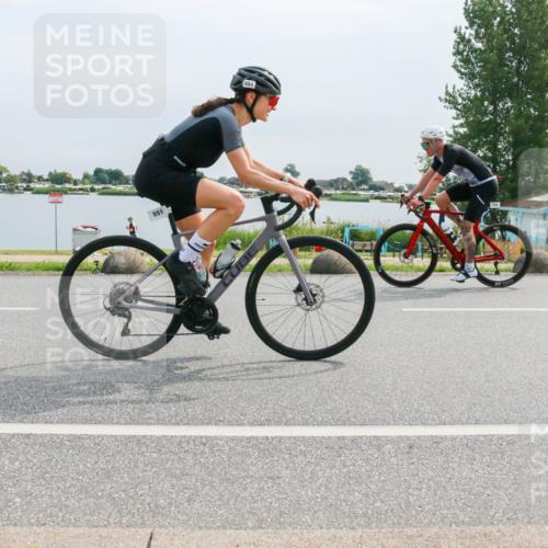 15.06.2025 - 27. Vierlanden-Triathlon H.Heesch http://msf.ph/oto/8052943 15.06.2025 11:02:41 Radfahren 522, 529, 735, 771 meine-sportfotos.de